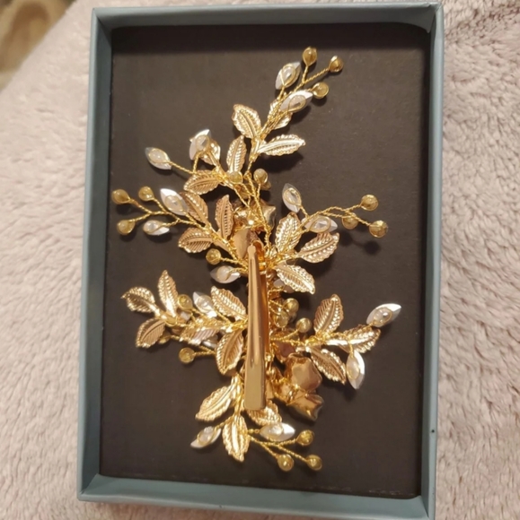 Rose Gold Floral Wedding Clip - Picture 4 of 7